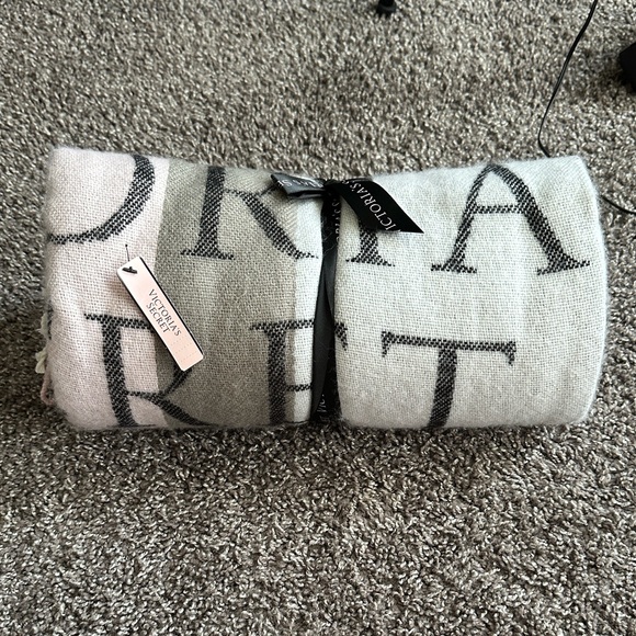 Victoria's Secret Gray/Tan/Light Pink Knit Blanket - Picture 2 of 6